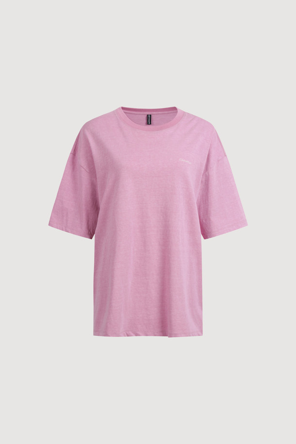 Chouetties by LUCKY CHOUETTE (슈에티 바이 럭키슈에뜨) 백 프린트 루즈 핏 반팔 티셔츠는 캐주얼하고 빈티지한 스타일을 추구하는 유니섹스를 위한 상의입니다. 봄, 여름 시즌에 어울리는 바이올렛 컬러의 라운드넥 티셔츠로, 오버핏과 루즈핏으로 편안한 착용감을 선사합니다. 부드러운 면 소재로 제작되었으며, 가슴 부분의 레터링 프린트와 뒷면의 크랙 효과 프린트가 돋보이는 디자인입니다. 동네 마실룩이나 여행룩에 활용하기 좋으며, 워싱 가공으로 빈티지한 무드를 더했습니다.
