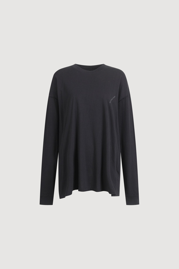 LUCKY CHOUETTE (럭키슈에뜨)의 Chouetties (슈에띠즈) 루즈핏 롱 티셔츠 (블랙)입니다. 캐주얼 스타일의 여성 긴팔 티셔츠로, 봄, 가을에 입기 좋습니다. 라운드넥에 루즈핏으로 편안하게 착용할 수 있으며, 가슴 부분에 슈에띠즈 레터링 프린트가 포인트입니다. 어깨와 암홀 라인 봉제 디테일이 돋보이며, 다양한 하의와 매치하여 동네 마실룩, 봄 소풍룩 등 미니멀하고 캐주얼한 스타일을 연출할 수 있습니다. 블랙 컬러로 어떤 옷에도 잘 어울리는 데일리 아이템입니다.
