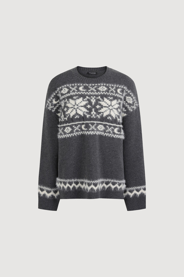 럭키슈에뜨(LUCKY CHOUETTE)의 Chouetties 노르딕 패턴 니트 풀오버(다크 그레이)는 가을, 겨울 시즌에 어울리는 여성용 상의입니다. 넉넉한 루즈핏 실루엣과 라운드넥 디자인으로 편안한 착용감을 선사하며, 울 혼방 소재로 제작되어 부드러운 촉감을 느낄 수 있습니다. 다크 그레이 컬러에 노르딕 패턴이 더해져 캐주얼하면서도 클래식한 분위기를 연출하며 캠핑룩, 집콕룩 등 다양한 TPO에 활용하기 좋습니다. 럭키 크레센트 문 모티브 패턴이 은은하게 포인트가 되어 미니멀한 스타일을 선호하는 분들께도 추천합니다. 긴소매 기장과 두꺼운 두께감으로 따뜻하게 착용할 수 있습니다.
