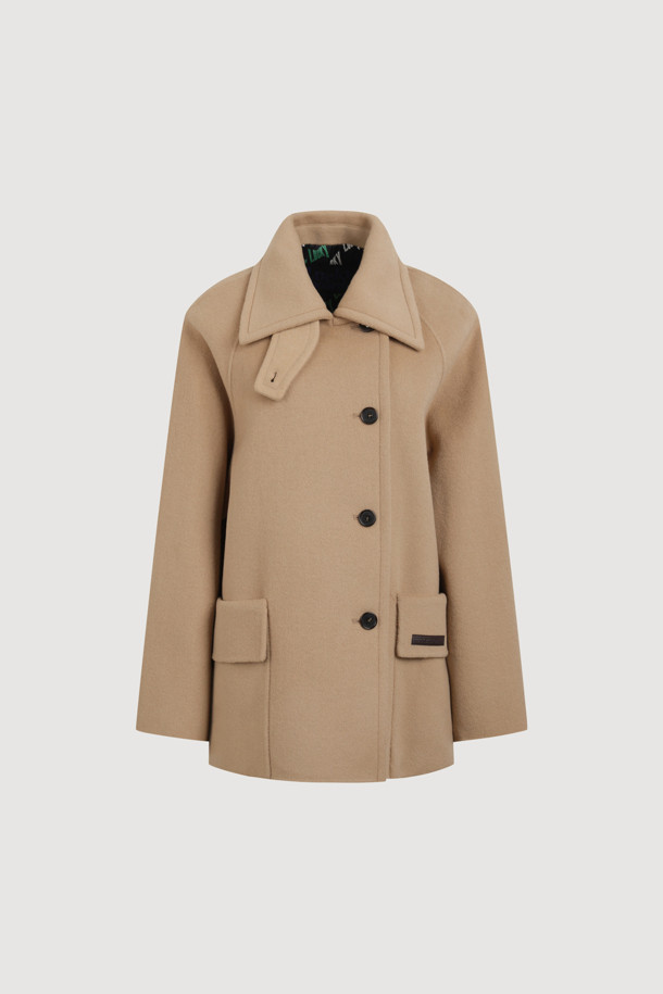 [Re-Order] 버클 칼라 하프 코트는 여성 고객을 위한 아우터입니다. 가을과 겨울에 착용하기 좋으며, 클래식하고 베이직한 스타일을 연출합니다. 라이트 베이지 컬러의 무지 디자인으로, 힙을 덮는 하프 기장감과 오버핏으로 편안하게 착용할 수 있습니다. 캐시미어 10% 블렌디드 소재로 부드러운 촉감을 선사하며, 빅 사이즈 아웃포켓과 럭키 로고 패턴 안감으로 포인트를 더했습니다. 출근룩, 오피스룩, 모임룩 등 다양한 TPO에 활용 가능하며, 클래식, 미니멀, 시크 스타일을 즐기는 고객에게 추천합니다.
