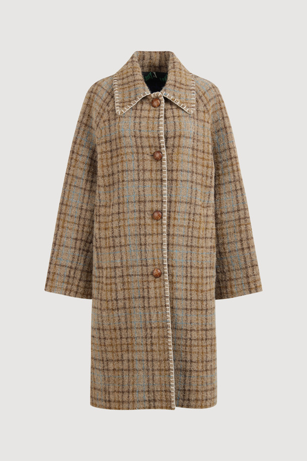 **Handlee 자수 체크 코트 (브라운)**는 가을과 겨울, 당신의 스타일을 책임질 여성용 코트입니다. 부드러운 알파카 혼방 소재와 두꺼운 두께감으로 따뜻하고 포근한 착용감을 선사하며, 무릎 기장의 코쿤핏으로 편안하면서도 세련된 실루엣을 연출합니다. 캐주얼, 클래식, 미니멀 스타일 모두 소화 가능한 활용도 높은 아이템으로, 출근룩이나 모임룩에 돋보이는 포인트를 더해줍니다. 브라운 컬러의 체크 패턴에 자수 장식과 LUCKY 로고 패턴 안감, 카라 디테일, 혼합 단추를 사용하여 디테일까지 놓치지 않았습니다.
