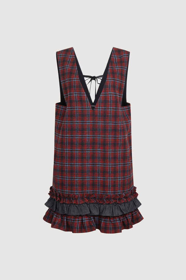 레드 컬러 블록 체크 미니 드레스는 가을과 겨울에 어울리는 여성용 원피스입니다. 데님 소재로 제작되어 부드러운 촉감을 선사하며, 레귤러 핏으로 편안하게 착용 가능합니다. 앞뒤 V넥 디자인과 레이어드, 프릴, 레터링 테이프 디테일이 돋보이며, 긴 소매 기장으로 따뜻함을 더했습니다. 캐주얼한 스타일로 데이트룩이나 모임룩에 적합하며, 다양한 상의와 레이어드하여 개성 있는 스타일을 연출할 수 있습니다. 마찰에 의해 필링이 발생할 수 있으니 주의하여 착용하십시오.
