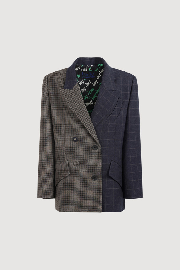 체크 믹스 테일러드 재킷 (브라운)은 시크하고 클래식한 스타일을 연출하는 테일러드 재킷입니다. 브라운 컬러와 윈도우 체크 패턴이 특징이며, 일상, 오피스룩, 비즈니스 캐주얼, 모임룩 등 다양한 TPO에 활용하기 좋습니다. 싱글 버튼 여밈과 일자핏으로 깔끔한 실루엣을 제공하며, 긴 소매 기장과 언발란스 믹스 단추, 가슴 포켓 디테일이 돋보입니다. 안감에는 럭키 로고 패턴이 적용되어 유니크함을 더했습니다.
