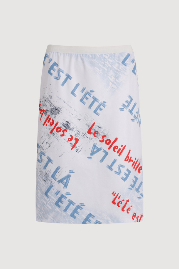 화사한 화이트 컬러의 Print Jersey Banding 미디 스커트입니다. 부드러운 저지 소재에 레터링 & 프린트 패턴으로 캐주얼하고 스포티한 무드를 연출합니다. 허리 밴딩과 얇은 두께, H라인 핏으로 편안하면서도 스타일리시하게 봄, 여름, 가을 시즌 데일리룩을 완성해보세요.

