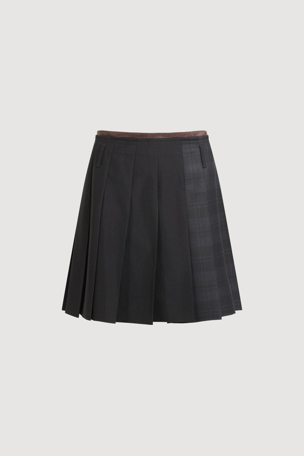 텍스쳐 블록 플리츠 미디 스커트 (블랙)는 가을, 겨울 시즌에 어울리는 여성용 미디 스커트입니다. H라인과 플리츠 디테일이 돋보이는 디자인으로, 클래식하면서도 유니크한 스타일을 연출합니다. 울 혼방 소재에 두꺼운 두께감으로 따뜻하게 착용할 수 있으며, 체크 패턴이 세련된 포인트를 더합니다. 허리 부분 브라운 스웨이드 배색과 옆 라인 지퍼, 벨트고리 디테일이 돋보이며, 로우라이즈 스타일 연출도 가능합니다. 오피스룩, 모임룩, 겨울 데일리룩 등 다양한 TPO에 활용 가능한, 미니멀하고 시크한 매력의 스커트입니다.
