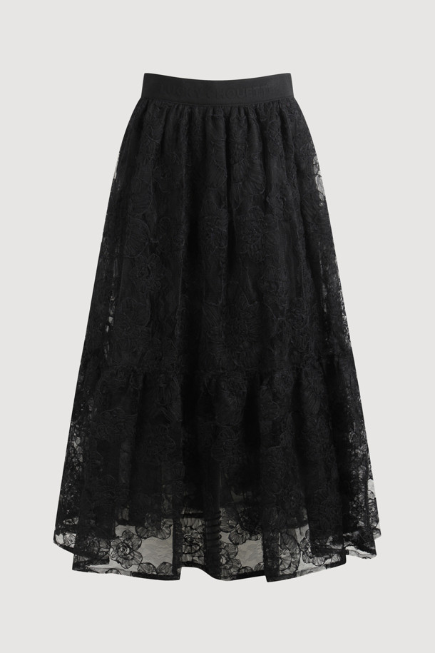 [Atelier] 레이스 밴딩 롱 스커트 (black)는 클래식하고 엘레강스한 무드를 연출하는 여성 의류입니다. 블랙 컬러의 레이스, 메쉬 소재가 조화롭게 어우러져 사계절 내내 활용 가능하며, A라인 핏과 맥시 기장으로 우아한 실루엣을 선사합니다. 허리 밴딩과 뒷중심 지퍼, 무릎 기장 안감, 레터링 디테일이 특징이며, 데이트룩, 모임룩, 파티룩 등 다양한 TPO에 맞춰 클래식, 미니멀, 로맨틱 스타일을 연출할 수 있습니다. 얇은 두께감과 루즈핏으로 편안한 착용감을 제공하며, 사틴 안감으로 고급스러운 분위기를 더합니다.
