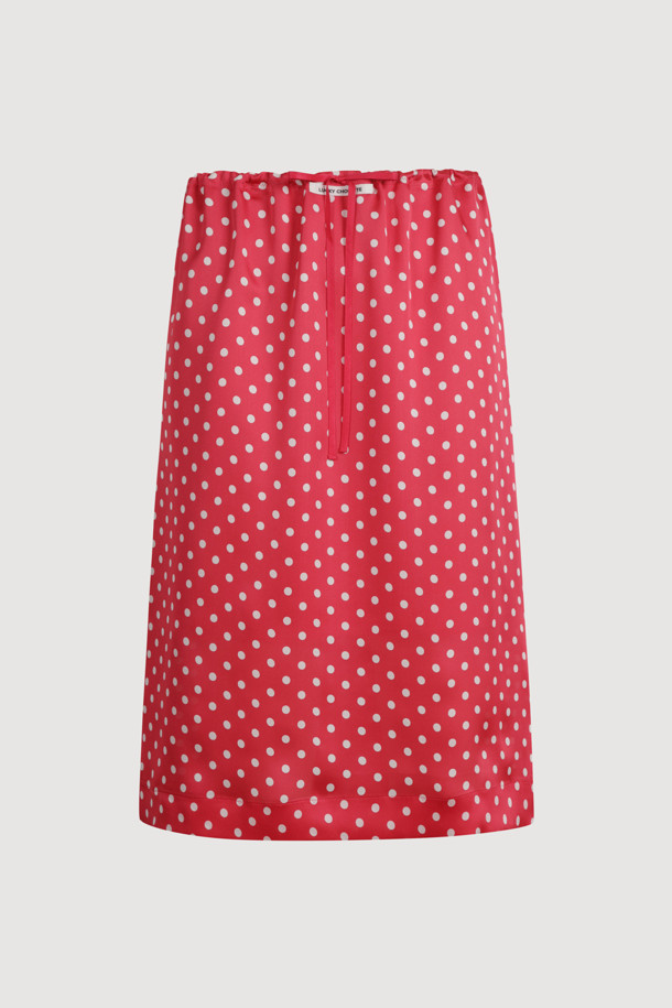 레드 컬러의 도트 패턴이 돋보이는 Dot Banding(도트 밴딩) 미디 스커트입니다. 허리 스트링과 허리 레터링 테이프 디테일로 포인트를 더했으며, 무릎 아래로 내려오는 미디 기장으로 여성스러운 실루엣을 연출합니다. 봄, 여름 시즌 데일리룩으로 활용하기 좋으며, 캐주얼, 미니멀, 로맨틱 스타일을 모두 소화할 수 있습니다. 데이트룩이나 쇼핑룩으로도 추천하며, H라인 핏과 레귤러핏으로 편안하게 착용 가능합니다. 폴리에스테르 소재로 제작되어 관리가 용이합니다.
