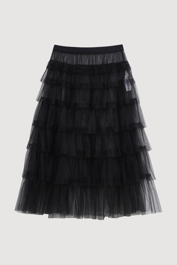 부드러운 메쉬 소재로 제작된 Frill Mesh Banding 롱 스커트(블랙)는 페미닌하고 유니크한 무드를 연출합니다. 허리 밴딩과 맥시 기장으로 편안한 착용감을 선사하며 A라인, 루즈핏 디자인으로 자연스러운 실루엣을 완성합니다. 풍성한 볼륨감을 더하는 프릴 디테일이 돋보이는 데일리 롱 스커트입니다.

