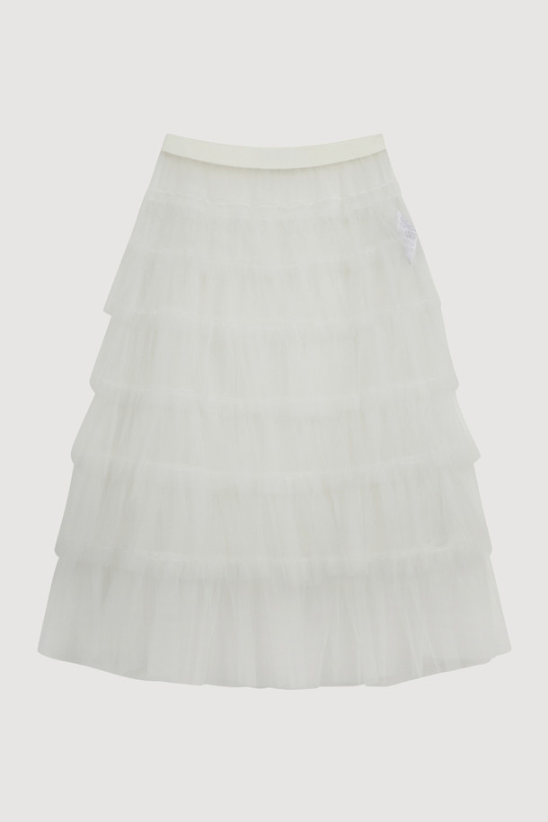 프릴 메쉬 밴딩 롱 스커트 (아이보리)는 여성스러운 무드를 연출하는 캐주얼 스타일의 메쉬 스커트입니다. 봄, 여름 계절에 어울리는 얇은 두께감과 루즈핏으로 편안하게 착용할 수 있습니다. 허리 밴딩 처리와 A라인 핏으로 활동성을 높였으며, 볼륨감 있는 프릴 디테일이 돋보입니다. 맥시 기장으로 다리 라인을 커버하며, 데이트룩, 여행룩, 휴가룩 등 다양한 TPO에 활용할 수 있습니다. 부드러운 촉감의 무지 디자인으로 어떤 상의와도 쉽게 매치 가능합니다.
