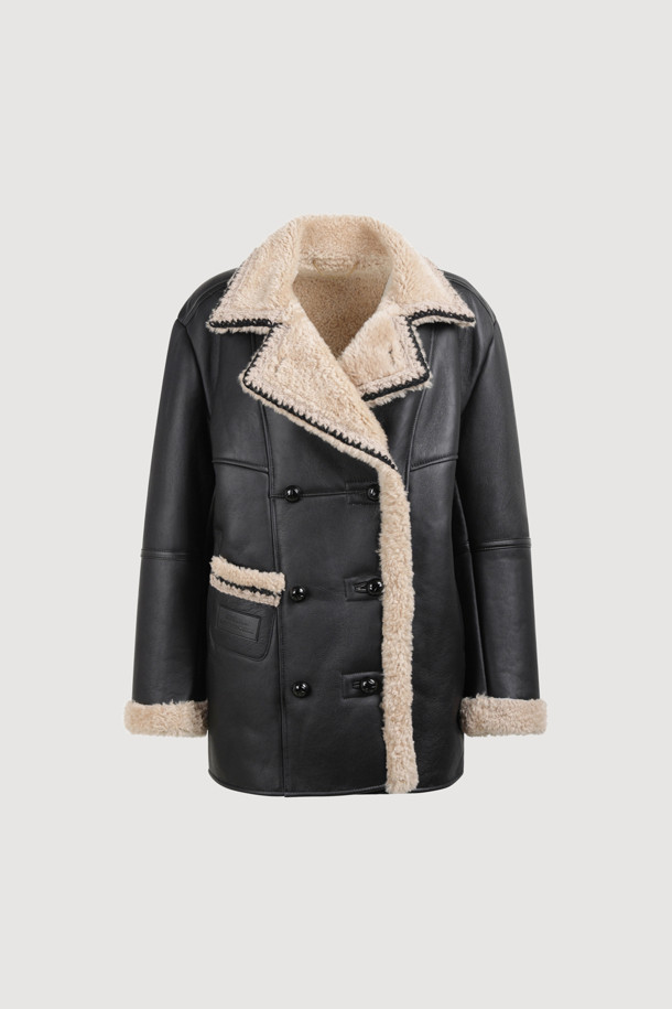 [Atelier] 라이더 리얼 머스탱 (블랙)은 메릴리뇨 램스킨 소재로 제작되어 부드러운 촉감을 자랑하는 무스탕입니다. 가을과 겨울, 일상에서 클래식하고 스타일리시한 무드를 연출하며, 오버핏에 힙 기장의 디자인으로 편안한 착용감을 선사합니다. 블랙 컬러에 싱글 버튼 여밈 방식과 금속 단추, 핸드메이드 위빙 테이프 장식, 카라 디테일이 더해져 고급스러움을 더했습니다. 겨울 데일리룩, 데이트룩, 모임룩 등 다양한 TPO에 맞춰 클래식, 미니멀, 시크 스타일을 완성해 보세요.
