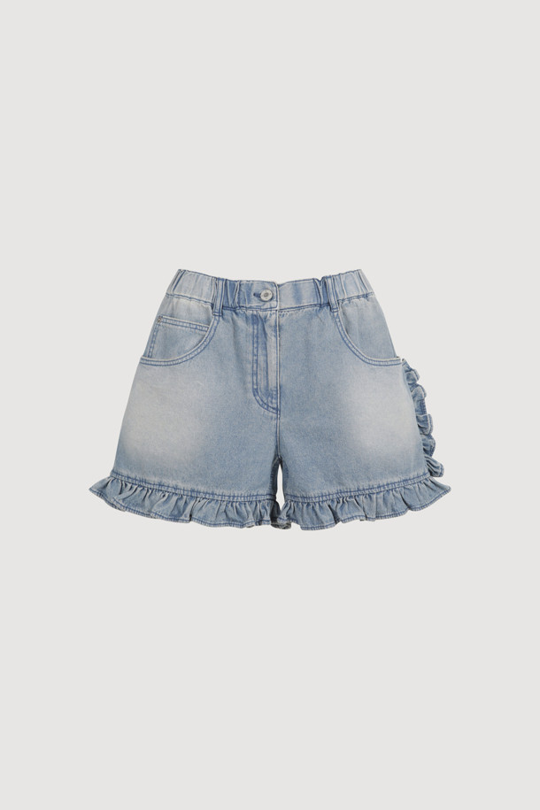 [Re-Order] Hem Frill Back Banding 데님 숏팬츠 (blue)는 여성스러운 스타일의 캐주얼 숏팬츠입니다. 뒷면 밴딩 처리로 편안한 착용감을 제공하며, 프릴 디테일이 돋보입니다. 데님 소재로 제작되었으며, 로고 캔톤, 리벳, 뒷 포켓 스티치 자수, 앞 중심 지퍼 등 섬세한 디테일을 더했습니다. 봄, 여름 시즌에 시원하게 즐겨 입을 수 있습니다.
