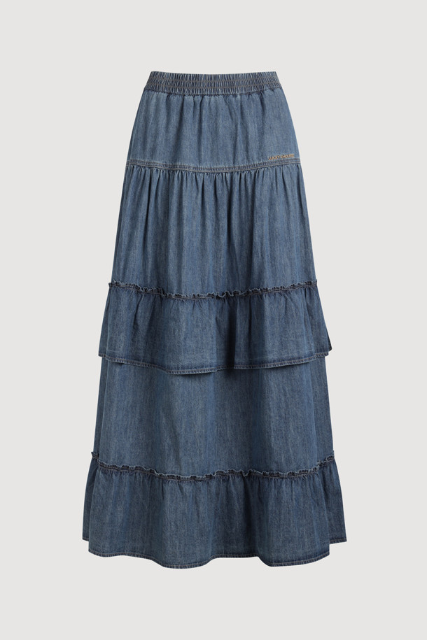 프릴 밴딩 데님 롱 스커트 (블루)는 캐주얼하면서도 여성스러운 무드를 연출하는 데님 롱 스커트입니다. 허리 밴딩과 셔링 디테일이 편안한 착용감과 함께 자연스러운 실루엣을 선사하며, A라인 핏으로 다리가 더욱 길어 보이는 효과를 줍니다. 맥시 기장으로 우아함을 더하고, 레터링 자수 포인트가 밋밋함을 덜어줍니다. 봄, 가을 시즌에 데이트룩, 동네 마실룩, 봄 소풍룩 등 다양한 TPO에 맞춰 스타일리시하게 연출할 수 있습니다. 데님 소재 특유의 뻣뻣한 촉감이 특징이며, 미니멀, 로맨틱 스타일을 즐겨 입는 여성분들께 추천합니다.
