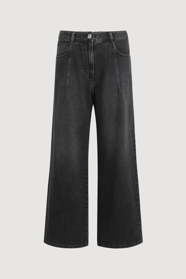 [Re-Order] 세미 와이드 데님 팬츠는 다크 그레이 컬러의 여성 데님 팬츠입니다. 봄, 가을에 어울리는 중간 두께감과 와이드핏으로 편안한 착용감을 선사합니다. 럭키슈에뜨 로고 캔톤과 리벳 디테일, 개발 스티치 자수가 돋보이며, 캐주얼, 미니멀, 클래식 스타일을 모두 아우르는 디자인입니다. 데이트룩, 출근룩 등 다양한 TPO에 활용 가능하며, 어떤 상의와도 쉽게 매치하여 멋스러운 스타일을 연출할 수 있습니다.
