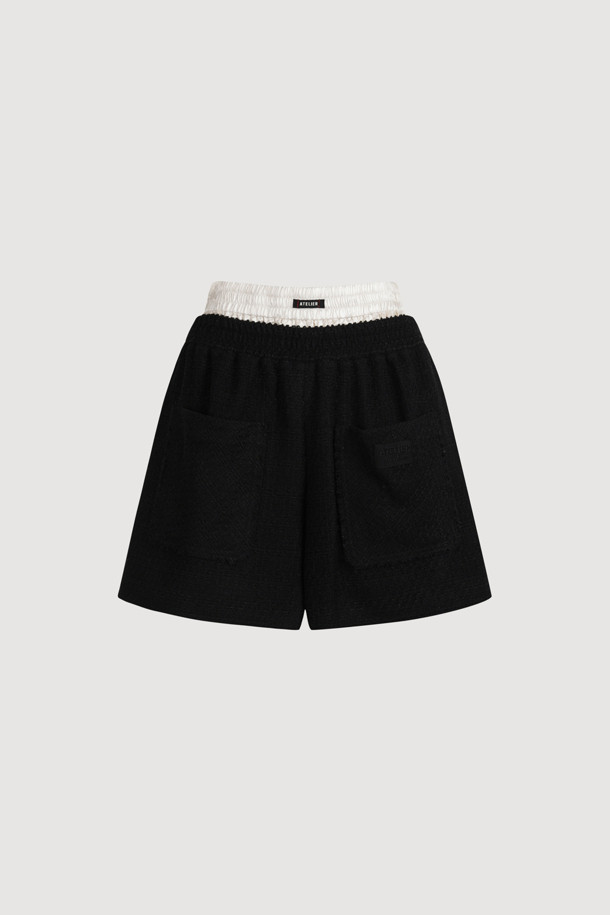 [Atelier] 오비 포인트 밴딩 트위드 쇼츠 (블랙)는 여성스러운 실루엣을 연출하는 숏팬츠입니다. 클래식하고 유니크한 스타일을 원하는 분들께 추천하며, 봄, 여름 시즌에 착용하기 좋습니다. 세미 A라인 핏과 중간 두께감의 트위드 소재로 제작되어 편안하면서도 고급스러운 분위기를 자아냅니다. 이중 오비 디테일과 앞 포켓, 아틀리에 자수 및 라벨 디테일이 섬세함을 더합니다. 데이트룩, 카페룩, 모임룩 등 다양한 TPO에 활용하여 클래식, 미니멀, 시크한 스타일을 완성해보세요.
