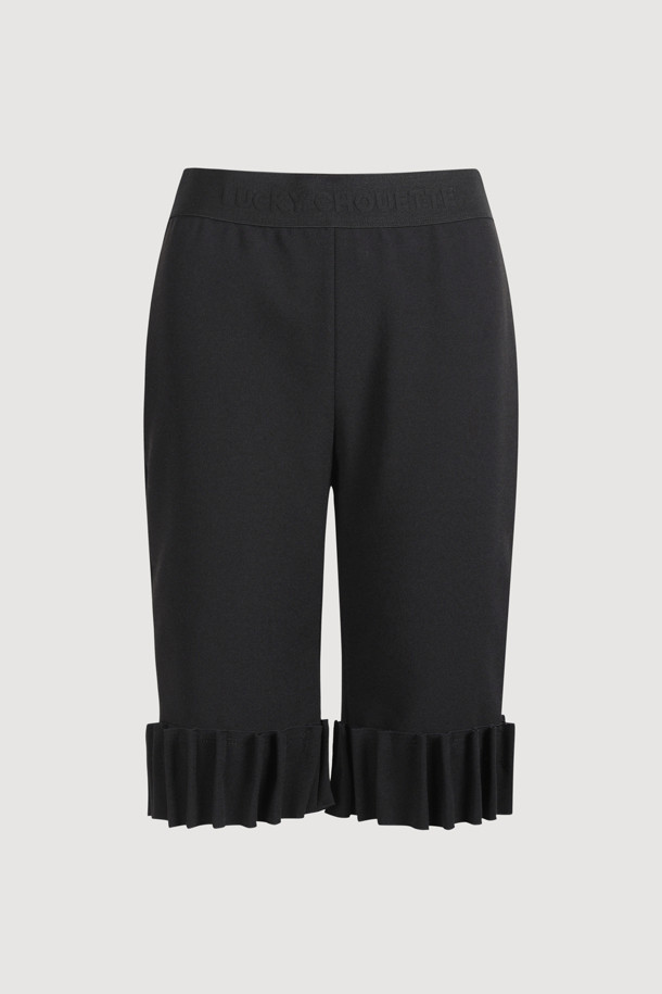 [Atelier] 바이커 밴딩 쇼츠 (블랙)는 여성들을 위한 일상복으로, 여름철 시원하게 착용할 수 있는 숏 기장의 바이커 쇼츠입니다. 부드러운 스판덱스 소재로 제작되어 슬림핏을 연출하며, 허리 밴딩과 밑단 턱 디테일, 옆라인 지퍼 디테일로 편안함과 스타일을 동시에 잡았습니다. 허리 레터링 포인트가 특징이며, 캐주얼, 스트릿, 스포티한 스타일을 모두 소화할 수 있습니다. 동네 마실룩, 피트니스룩, 바캉스룩 등 다양한 TPO에 레이어드하여 개성 있는 연출이 가능합니다.
