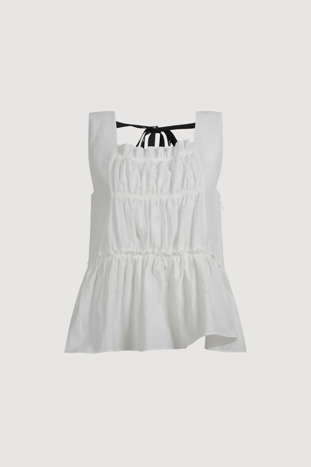 [Re-Order] Back Lettering Strap Shirring Top Blouse (white)는 여성스러운 무드의 화이트 블라우스입니다. 코튼 소재의 A라인 핏으로, 스퀘어넥과 민소매 디자인이 시원한 느낌을 주며, 뒷면 레터링 테이프와 셔링, 리본 디테일이 특징입니다. 봄, 여름 시즌에 캐주얼하거나 페미닌한 스타일로 연출하기 좋습니다.
