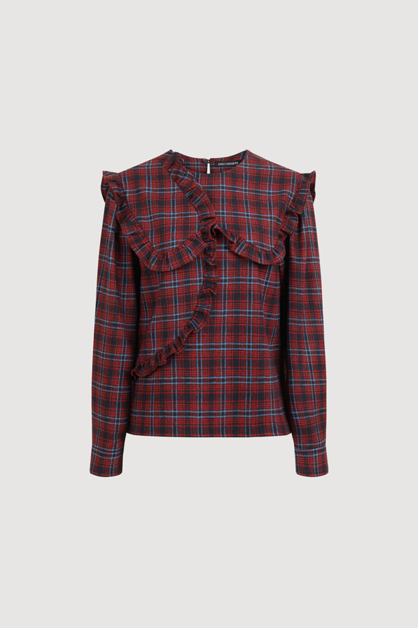 프릴 포인트 체크 블라우스 (레드)는 여성스러운 무드를 연출하는 클래식 스타일의 상의입니다. 따뜻한 촉감과 세미 A라인 핏으로 편안하게 착용 가능하며, 가을과 겨울에 어울리는 아이템입니다. 라운드넥 디자인에 프릴 디테일이 더해져 로맨틱한 분위기를 더하고, 뒷 넥 단추 클로징으로 깔끔하게 마감되었습니다. 체크 패턴과 긴 소매 기장으로 클래식하면서도 세련된 스타일을 완성해 데이트룩, 모임룩, 소개팅룩에 활용하기 좋습니다. 마찰에 의해 필링이 발생할 수 있으므로 착용 시 주의 바랍니다.
