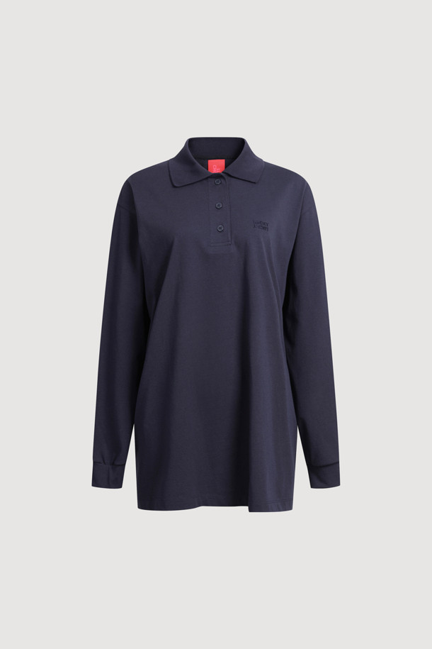 루즈 핏 피케이 티셔츠 (라이트 네이비)는 데일리룩과 동네 마실룩에 적합한 캐주얼 스타일의 피케 티셔츠입니다. 니트 카라 디자인에 가슴 왼쪽 LUCKY 레터링 자수 디테일이 돋보이며, 세미 박시 핏으로 편안한 착용감을 선사합니다. 넉넉한 사이즈와 어깨선 라인이 자연스럽게 떨어져 활동성을 더합니다. 라이트 네이비 컬러로 미니멀한 스타일을 연출하기 좋습니다.
