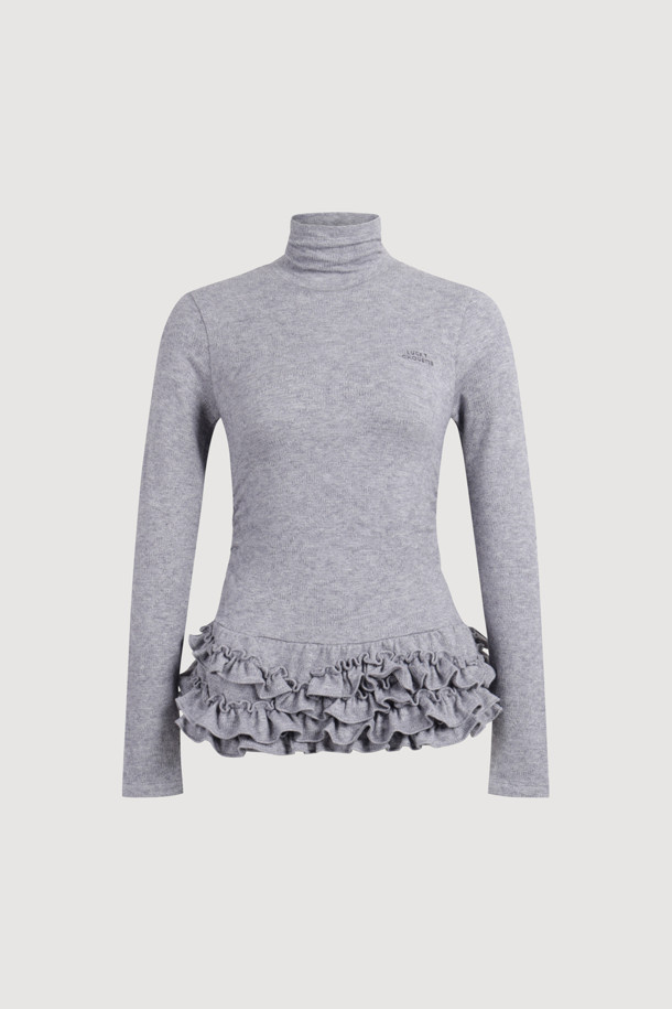 프릴 포인트 메탈 롱 슬리브 티셔츠 (그레이)는 여성스러운 무드와 캐주얼 스타일을 동시에 연출할 수 있는 티셔츠입니다. 부드러운 터틀넥 디자인에 슬림핏으로 제작되어 세련된 실루엣을 선사하며, 메탈 소재가 혼방되어 은은한 광택과 고급스러운 느낌을 더합니다. 봄, 가을, 겨울 세 계절 모두 활용 가능하며, 출근룩이나 모임룩 등 다양한 TPO에 매치하기 좋습니다. 무지 디자인에 프릴 디테일이 포인트로 더해져 클래식하면서도 미니멀한 스타일을 완성합니다. 긴 소매 기장으로 간절기에도 따뜻하게 착용할 수 있습니다.
