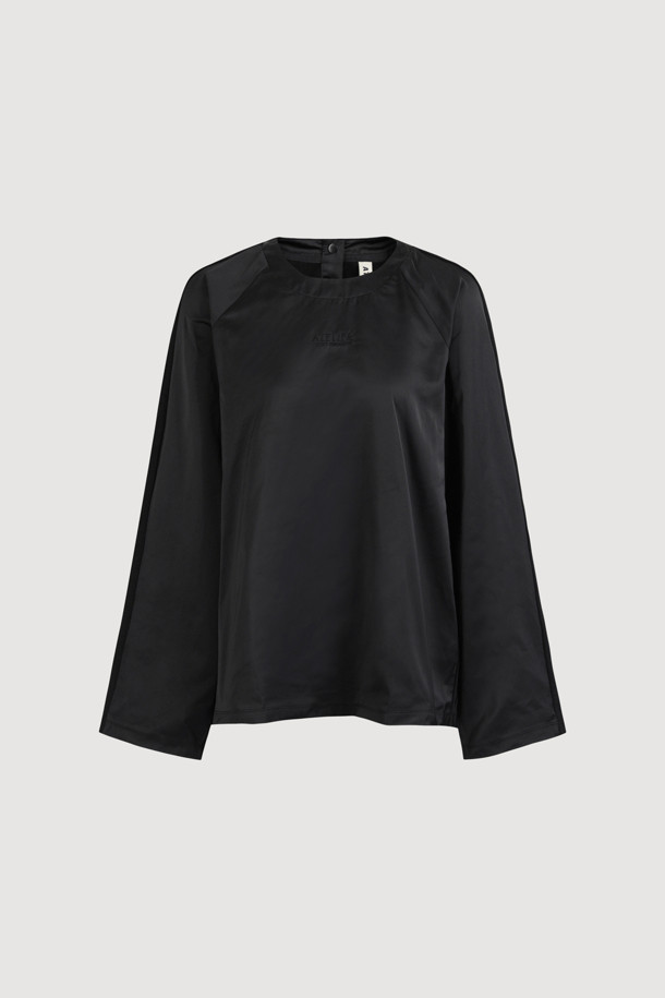 [Atelier] 우븐 믹스 롱 슬리브 티셔츠 (블랙)는 봄, 가을 계절에 어울리는 공용 의류입니다. 우븐과 져지 소재를 믹스하여 바스락거리는 촉감과 은은한 광택감을 선사하며, 루즈핏과 스탠다드핏으로 편안한 착용감을 제공합니다. 라운드넥에 긴소매 기장이며, 앞 중심의 아틀리에 자수 포인트가 돋보이는 블라우스 무드의 캐주얼 티셔츠입니다. 데이트룩이나 카페룩, 미니멀 & 캐주얼 & 스트릿 스타일을 즐기는 분들께 추천합니다.
