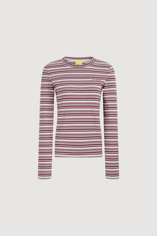 [Re-Order] 스트라이프 슬림핏 긴팔 티셔츠 (레드)는 캐주얼하고 베이직한 스타일의 긴팔 티셔츠입니다. 봄, 가을에 어울리는 슬림핏 디자인으로, 데이트룩이나 봄 소풍룩에 매치하기 좋습니다. 부드러운 신축성 좋은 소재로 제작되어 편안한 착용감을 선사합니다. 가슴 부분의 레터링 자수 포인트와 뒷넥 개발 라벨이 돋보이며, 레드 컬러의 스트라이프 패턴이 돋보입니다. 미니멀한 스타일을 선호하는 분들께 추천합니다.
