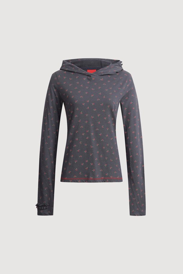 슬림핏 후드 티셔츠는 다크 그레이 컬러의 여성 의류로, 봄, 가을에 착용하기 좋습니다. 캐주얼하고 미니멀한 스타일을 연출하며, 일상, 동네 마실룩, 카페룩, 집콕룩 등 다양한 TPO에 활용할 수 있습니다. 져지 소재의 레귤러 기장 티셔츠로, 소매와 후드에 프릴 디테일을 더해 여성스러운 포인트를 주었습니다. 스트라이프와 플라워 패턴이 있으며, 배색 스티치 자수 디테일이 돋보입니다. 기본 이너 티셔츠로 활용하여 간편하게 스타일링할 수 있습니다.
