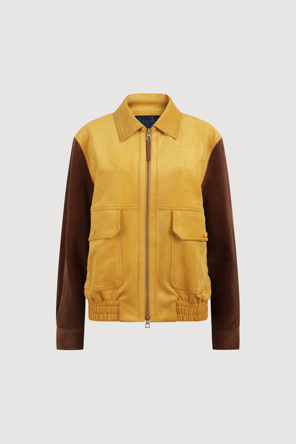 코듀로이 슬리브 페이크 스웨이드 점퍼 (옐로우)는 부드러운 스웨이드 소재의 몸판과 코듀로이 소매의 조화가 돋보이는 여성용 점퍼입니다. 캐주얼, 미니멀, 클래식 스타일을 아우르는 디자인으로, 가을과 겨울에 따뜻하게 착용하기 좋습니다. 오버핏 크롭 기장으로 편안한 착용감을 선사하며, 빅 사이즈 포켓과 금속 지퍼 디테일이 돋보입니다. 여행룩, 캠핑룩 등 다양한 TPO에 활용 가능하며, 옐로우와 브라운 두 가지 컬러로 만나볼 수 있습니다.
