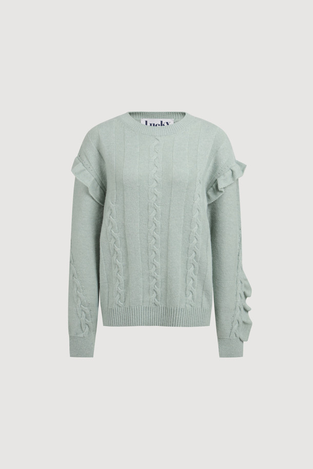 엔트리 케이블 니트 풀오버 (민트)는 부드러운 울 혼방 원사로 제작되어 포근한 착용감을 선사합니다. 라운드넥 디자인에 루즈핏으로 편안하게 착용 가능하며, 클래식하고 유니크한 분위기를 연출합니다. 케이블 패턴과 프릴 디테일이 돋보이며, 봄, 가을, 겨울 시즌에 활용하기 좋습니다. 데이트룩, 카페룩, 겨울 데일리룩 등 다양한 TPO에 어울리는 아이템으로, 니트 쇼츠와 세트 연출도 가능합니다. 미니멀, 클래식, 캐주얼 스타일을 즐겨 입는 여성분들께 추천합니다.

