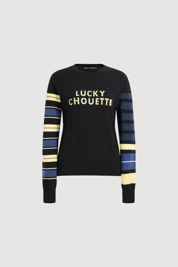 블랙 컬러의 Stripe Sleeve 슬림핏 니트 풀오버입니다. 부드러운 울과 캐시미어 혼방 소재로 제작되어 가을, 겨울 시즌에 따뜻하게 착용할 수 있습니다. 슬림핏 디자인과 라운드넥으로 제작되었으며, 소매 부분의 스트라이프 패턴과 케이블 조직 디테일이 돋보입니다. LUCKY 로고 자카드 디테일이 포인트로, 캐주얼, 스포티 무드는 물론 출근룩과 모임룩에도 활용하기 좋습니다. 클래식, 미니멀 스타일을 즐겨 입는 여성분들께 추천합니다.
