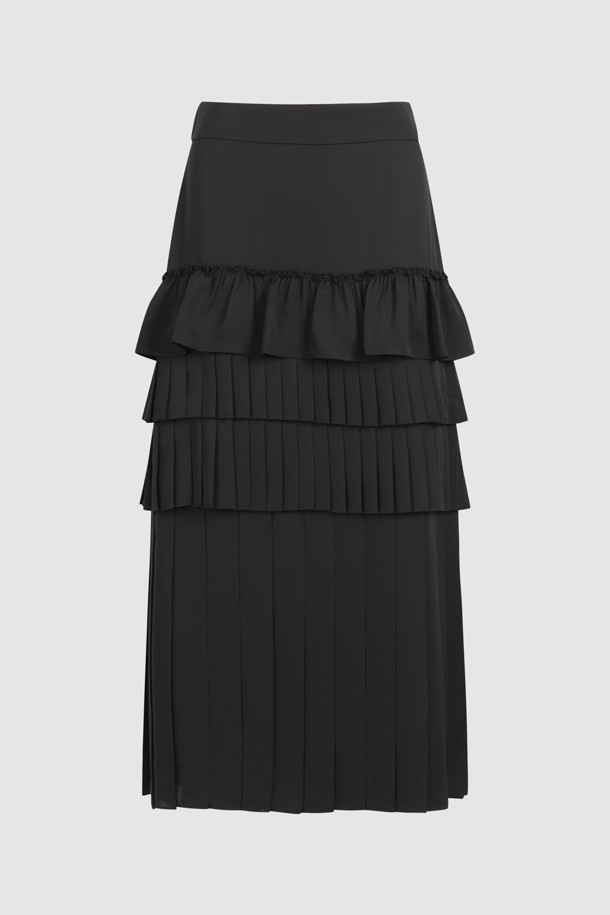 프릴 밴딩 롱 스커트는 페미닌한 무드를 연출하는 여성용 플리츠 스커트입니다. 얇은 두께감의 블랙 컬러 무지 디자인으로, 사계절 내내 활용할 수 있습니다. 뒷밴딩과 좌측 밑트임으로 편안한 착용감을 선사하며, 프릴 디테일과 로고 테이프가 포인트를 더합니다. 데이트룩, 카페룩, 모임룩 등 다양한 TPO에 미니멀, 클래식, 로맨틱 스타일로 연출해 보세요. 안감이 있어 비침 걱정 없이 부드러운 촉감을 즐길 수 있습니다.
