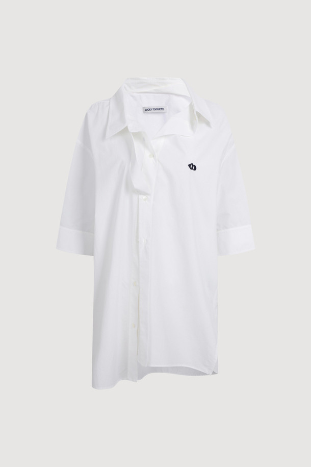 타이 코튼 셔츠 블라우스 (화이트)는 부드러운 면 소재로 제작되어 편안한 착용감을 선사합니다. 베이직 스타일의 무지 디자인에 카라넥과 반소매 기장으로 깔끔한 실루엣을 연출하며, 타이 디테일이 여성스러운 포인트를 더합니다. 레귤러 핏으로 데이트룩, 카페룩 등 다양한 TPO에 활용하기 좋으며, 미니멀, 클래식, 캐주얼 스타일을 모두 소화할 수 있습니다. 봄, 여름 시즌에 얇은 두께감으로 시원하게 즐길 수 있는 데일리 블라우스입니다. 화이트 컬러로 어떤 하의와도 쉽게 매치할 수 있어 실용적입니다.
