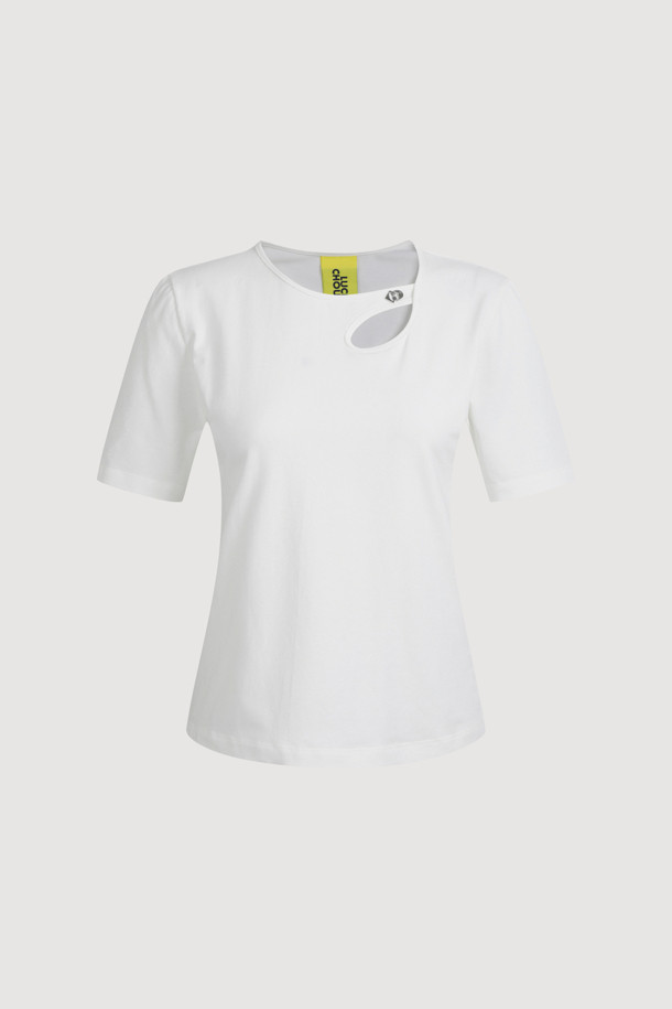 홀 솔리드 반소매 티셔츠는 데일리룩을 위한 베이직 스타일의 아이템입니다. 여름 시즌에 적합하며, 면 소재로 제작되어 편안한 착용감을 제공합니다. 레귤러핏에 라운드넥 디자인으로, 동네 마실룩이나 여행룩에 활용하기 좋습니다. 홀 디자인과 심볼 장식이 포인트이며, 신축성이 있어 활동성을 높였습니다. 캐주얼, 미니멀, 클래식 스타일을 모두 소화할 수 있는 활용도 높은 반소매 티셔츠입니다.
