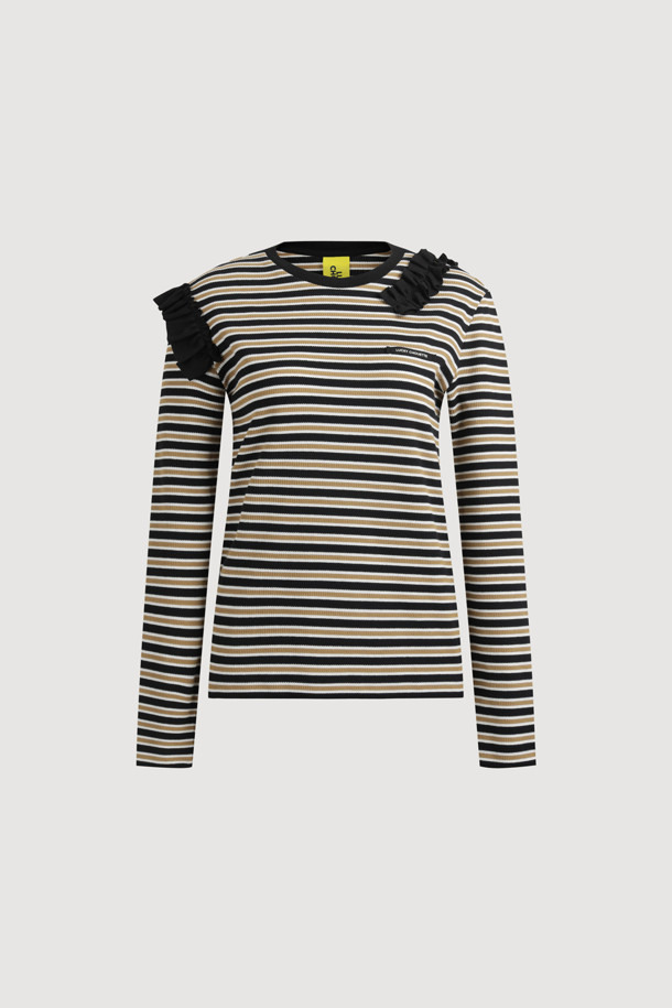 프릴 라인 스트라이프 티셔츠는 여성용 상의로, 부드러운 면과 스판덱스 혼방 소재로 제작되어 편안한 착용감을 선사합니다. 라운드넥 디자인에 레귤러핏으로 제작되었으며, 봄, 가을 시즌에 적합합니다. 얇은 두께감으로 가볍게 착용하기 좋으며, 긴 소매와 베이직한 스트라이프 패턴이 특징입니다. 블랙, 베이지 두 가지 컬러로 출시되어 다양한 스타일 연출이 가능하며, 캐주얼, 미니멀, 클래식 무드를 즐길 수 있습니다.
