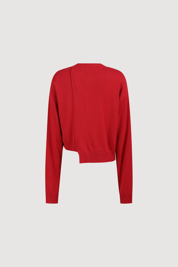 LUCKY CHOUETTE(럭키슈에뜨)의 Chouetties Unbalance 니트 가디건(레드)입니다. 라운드넥 디자인에 톤 다운된 레드 컬러가 돋보이며, 가을, 겨울 시즌 데일리룩에 활용하기 좋습니다. 아크릴과 코튼 혼방 소재로 제작되어 부드러운 촉감을 선사합니다. 긴 소매와 언밸런스한 기장, 레터링 자수 포인트로 캐주얼한 스타일을 연출하며, 세 가지 모양의 믹스된 단추로 포인트를 더했습니다. 루즈핏으로 편안하게 착용 가능하며, 카페룩, 쇼핑룩 등 다양한 TPO에 매치하기 좋습니다.
