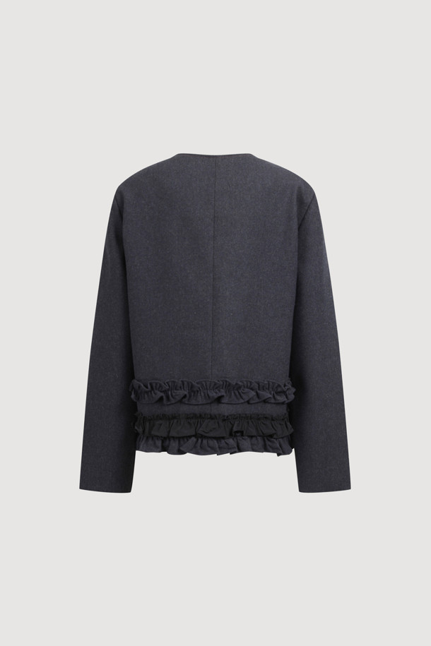 네이비 색상의 No Collar 크롭 더블 재킷입니다. 여성 의류로, 캐주얼, 미니멀, 클래식 스타일을 연출하기 좋습니다. 데이트룩에 잘 어울리며, 봄, 가을에 착용하기 적합합니다. 데님 포켓 디테일과 밑단 프릴 장식이 돋보이며, LUCK 로고 패턴 안감으로 포인트를 더했습니다. 일자핏의 크롭 기장으로, 트렌디한 스타일을 완성해보세요.
