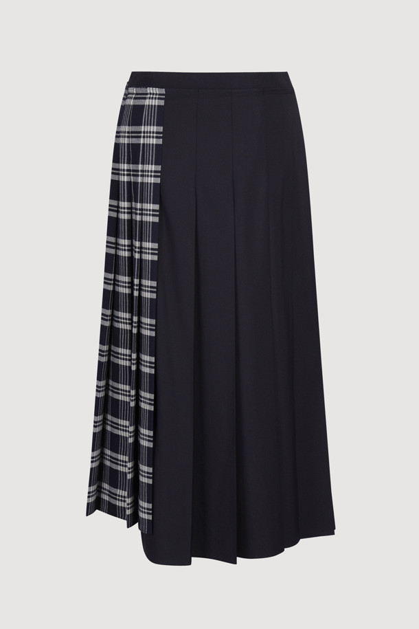 머테리얼 믹스 플리츠 롱 스커트 (멀티 컬러)는 체크와 솔리드 패턴을 믹스하여 캐주얼하면서도 세련된 스타일을 연출합니다. 블랙과 네이비 두 가지 색상으로 출시되어 다양한 상의와 매치하기 용이하며, 겨울철 데일리룩에 활용하기 좋습니다. 옆 지퍼 여밈과 앞 슬릿 디테일이 편안한 착용감과 활동성을 제공합니다. 플리츠 핏의 롱 스커트로 클래식하고 미니멀한 무드를 더해줍니다.
