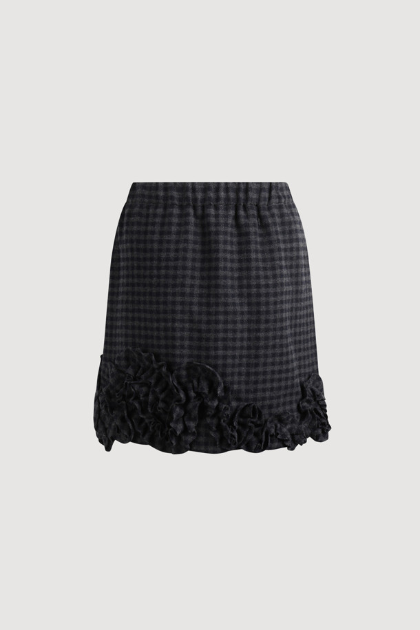 [Atelier] 프릴 포인트 체크 밴딩 미니 스커트 (멀티 컬러)는 가을, 겨울 시즌에 유니크하고 스타일리시한 룩을 연출해 줍니다. 울 50% 함유로 보온성을 높였으며, 허리 밴딩과 슬림핏으로 편안한 착용감을 선사합니다. 언밸런스한 프릴 디테일이 돋보이는 H라인 미니스커트로 데이트룩, 모임룩, 겨울 데일리룩에 적합합니다. 클래식, 시크, 미니멀 스타일을 즐기는 여성분들께 추천합니다. 체크 패턴과 두꺼운 두께감으로 세련된 분위기를 더했습니다.
