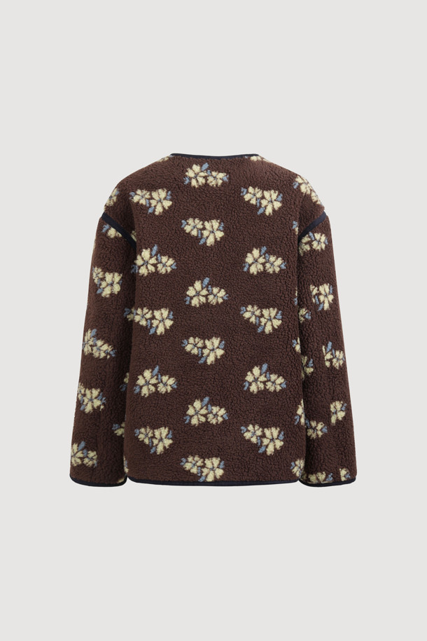 플라워 패턴 페이크 퍼 점퍼 (브라운)는 여성용 아우터로, 가을과 겨울에 따뜻하게 입을 수 있는 캐주얼 점퍼입니다. 부드러운 촉감의 페이크 퍼 소재에 힙 기장의 박시한 핏으로 편안함을 더했습니다. 플라워 패턴이 돋보이며, 리버시블 디자인으로 양면 착용이 가능하여 다양한 스타일 연출이 용이합니다. 스웨이드 파이핑 디테일과 긴 소매, 버튼 여밈이 특징이며, 겨울 데일리룩, 산책룩, 여행룩 등 캐주얼, 클래식, 미니멀 스타일을 즐기는 분들께 추천합니다.
