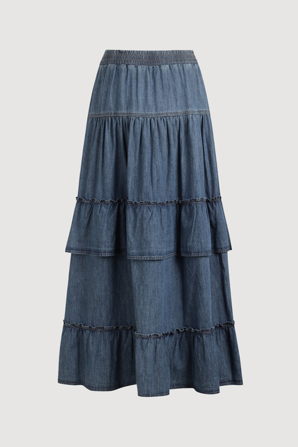 프릴 밴딩 데님 롱 스커트 (블루)는 캐주얼하면서도 여성스러운 무드를 연출하는 데님 롱 스커트입니다. 허리 밴딩과 셔링 디테일이 편안한 착용감과 함께 자연스러운 실루엣을 선사하며, A라인 핏으로 다리가 더욱 길어 보이는 효과를 줍니다. 맥시 기장으로 우아함을 더하고, 레터링 자수 포인트가 밋밋함을 덜어줍니다. 봄, 가을 시즌에 데이트룩, 동네 마실룩, 봄 소풍룩 등 다양한 TPO에 맞춰 스타일리시하게 연출할 수 있습니다. 데님 소재 특유의 뻣뻣한 촉감이 특징이며, 미니멀, 로맨틱 스타일을 즐겨 입는 여성분들께 추천합니다.
