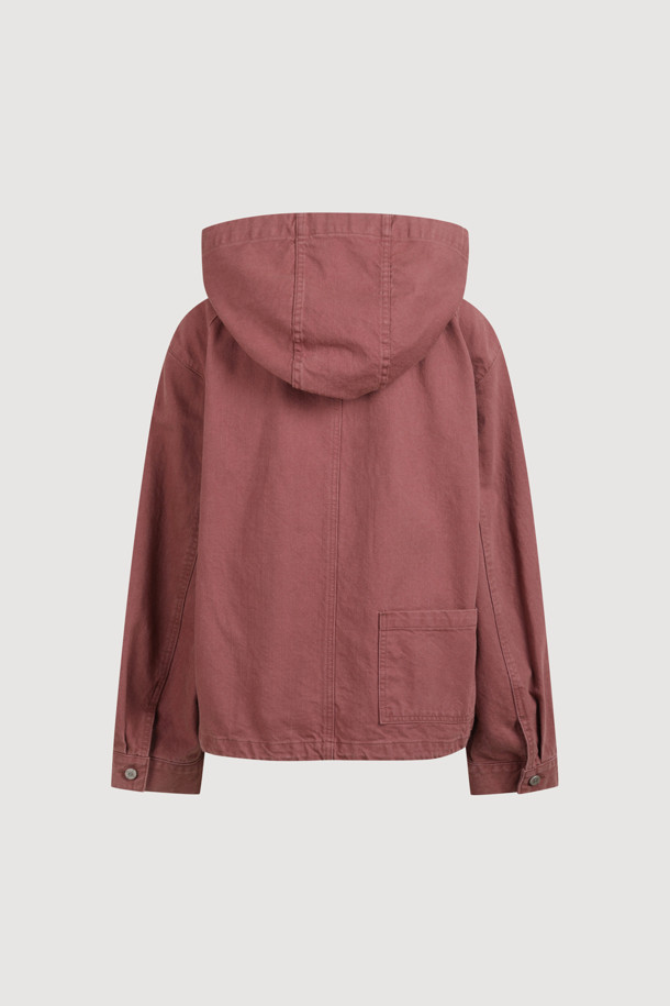 Color 워싱 데님 후드 점퍼 (핑크)는 캐주얼한 스타일을 즐기는 여성들을 위한 데님 점퍼입니다. 핑크 컬러에 워싱 가공을 더해 빈티지한 무드를 연출하며, 루즈핏으로 편안한 착용감을 선사합니다. 후드 디자인과 빅 아웃포켓, 러플 디테일이 여성스러움을 더하고, 스트링 밑단으로 핏 조절이 가능합니다. 봄, 가을 시즌에 동네 마실룩이나 봄 소풍룩으로 활용하기 좋으며, 미니멀한 스타일을 선호하는 분들께 추천합니다. 긴 소매, 지퍼형 여밈으로 실용성을 더한 데님 점퍼입니다.
