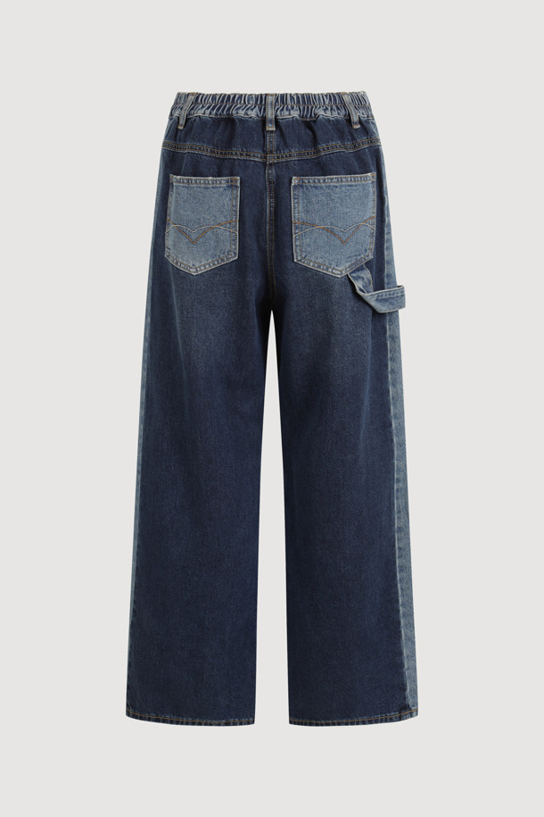 컬러 블록 백 밴딩 데님 팬츠 (블루)는 유니크함과 캐주얼 무드를 동시에 선사하는 여성 데님 팬츠입니다. 앞뒤 다른 워싱 컬러 믹스로 개성 있는 스타일을 연출하며, 밴딩 처리로 편안한 착용감을 제공합니다. 스트레이트 핏으로 다리 라인을 자연스럽게 잡아주며, 봄, 가을 시즌에 적합합니다. 데이트룩, 쇼핑룩 등 다양한 TPO에 활용 가능하며, 캐주얼, 미니멀, 스트리트 스타일을 즐겨 입는 분들께 추천합니다. 로고 캔톤, 리벳, 비죠 디테일이 더해져 밋밋함을 덜었습니다.
