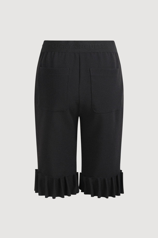 [Atelier] 바이커 밴딩 쇼츠 (블랙)는 여성들을 위한 일상복으로, 여름철 시원하게 착용할 수 있는 숏 기장의 바이커 쇼츠입니다. 부드러운 스판덱스 소재로 제작되어 슬림핏을 연출하며, 허리 밴딩과 밑단 턱 디테일, 옆라인 지퍼 디테일로 편안함과 스타일을 동시에 잡았습니다. 허리 레터링 포인트가 특징이며, 캐주얼, 스트릿, 스포티한 스타일을 모두 소화할 수 있습니다. 동네 마실룩, 피트니스룩, 바캉스룩 등 다양한 TPO에 레이어드하여 개성 있는 연출이 가능합니다.
