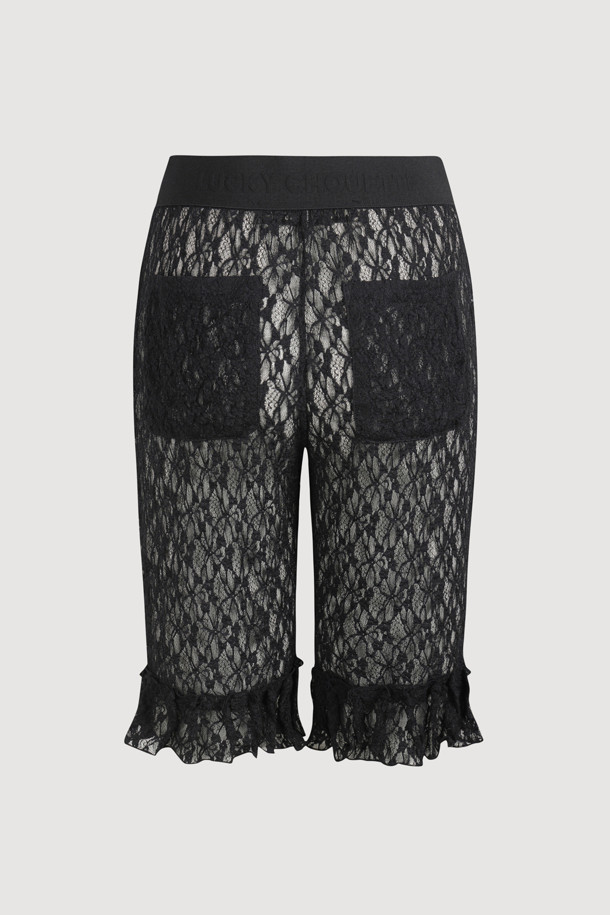 [Atelier] 바이커 밴딩 쇼츠 (멀티 컬러)는 유니크하고 캐주얼한 스타일을 연출해주는 무릎 기장의 슬림핏 숏팬츠입니다. 옆라인 지퍼 디테일과 허리 레터링, 밑단 턱 디테일이 특징이며, 신축성 있는 소재와 레이스 소재가 사용되어 편안한 착용감을 제공합니다. 밴딩 처리로 더욱 활동적이며, 레이어드하여 다양한 스타일을 연출할 수 있습니다. 일상, 동네 마실룩, 휴가룩 등 다양한 TPO에 활용하기 좋은 아이템입니다. 멀티 컬러 디자인으로 개성 있는 스타일을 완성해 보세요.
