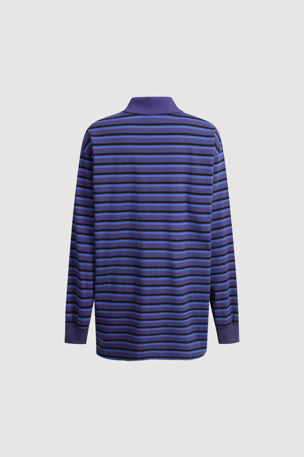 루즈 핏 PK 티셔츠 (퍼플)는 캐주얼한 무드의 데일리룩을 위한 아이템입니다. 니트 카라 디자인에 긴 소매, 루즈핏과 세미 박시 핏으로 편안한 착용감을 선사합니다. 가슴 왼쪽의 자수 포인트와 넉넉한 사이즈, "LUCKY" 레터링 자수가 특징이며, 스트라이프 패턴으로 포인트를 더했습니다. 동네 마실룩이나 카페룩, 캐주얼, 미니멀, 프레피 스타일을 연출하기에 좋습니다.
