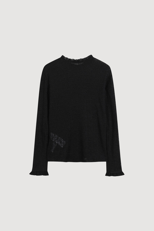 프릴 레이스 긴소매 티셔츠 (블랙)는 여성스러운 무드를 연출하는 블랙 컬러의 티셔츠입니다. 은은하게 비치는 레이스 소재와 프릴 디테일이 더해져 클래식하면서도 로맨틱한 스타일을 완성합니다. 슬림핏 디자인으로 자연스러운 실루엣을 연출하며, 신축성 있는 소재로 편안한 착용감을 선사합니다. 봄, 가을 시즌에 데이트룩, 카페룩, 모임룩 등 다양한 TPO에 활용하기 좋으며, 레이어드하여 더욱 다채로운 스타일링이 가능합니다. 라운드넥에 긴소매 디자인으로, 부드러운 촉감의 얇은 두께감으로 제작되었습니다.
