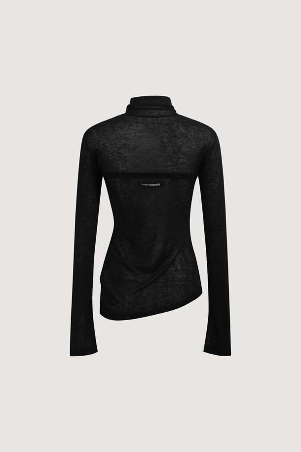 **[Re-Order] 레이어드 포인트 롱 슬리브 티셔츠 (블랙)**는 여성스러운 무드와 캐주얼 스타일을 동시에 연출할 수 있는 티셔츠입니다. 부드러운 촉감의 울과 텐셀 혼방 소재로 제작되었으며, 봄, 가을, 겨울 세 계절에 걸쳐 활용 가능합니다. 슬림핏 라운드넥 디자인에 얇은 두께감으로 편안하게 착용할 수 있습니다. 레이어드 디자인과 프릴 디테일, 밑단 주름으로 포인트를 더해 데이트룩, 모임룩 등 다양한 TPO에 활용하기 좋습니다. 블랙 컬러의 무지 티셔츠로 미니멀하고 로맨틱한 스타일을 완성해보세요.
