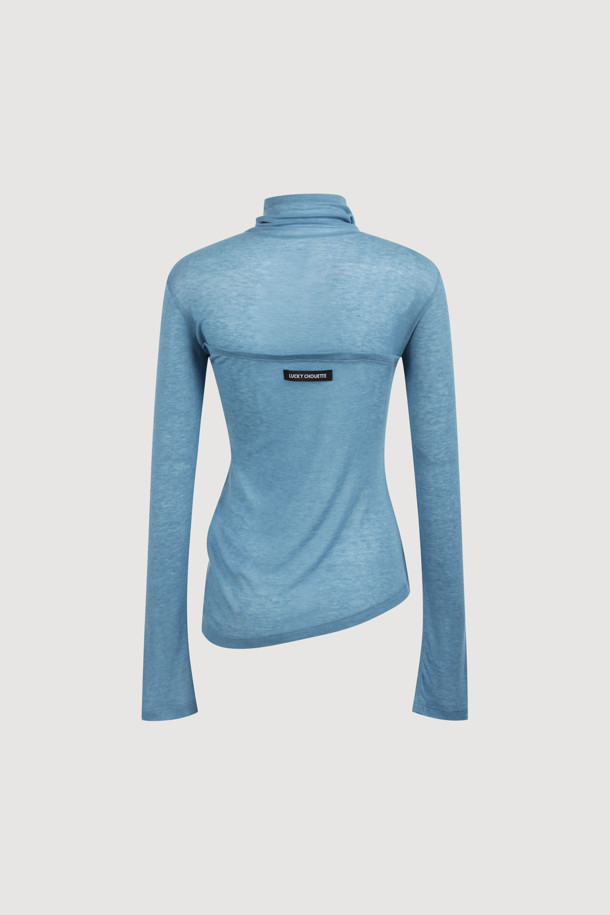 [Re-Order] 레이어드 포인트 롱 슬리브 티셔츠 (블루)는 여성스러운 무드와 캐주얼 스타일을 동시에 연출할 수 있는 긴 소매 티셔츠입니다. 부드러운 촉감과 얇은 두께감으로 봄, 가을, 겨울 시즌에 활용하기 좋으며, 라운드넥 디자인에 프릴 및 덧장 디테일이 더해져 포인트를 줍니다. 슬림핏으로 제작되어 여성스러운 실루엣을 강조하며, 데이트룩, 출근룩 등 다양한 TPO에 매치하기 좋습니다. 울, 텐셀 소재와 후라이스 소재의 조합으로 편안하면서도 세련된 스타일을 완성합니다.
