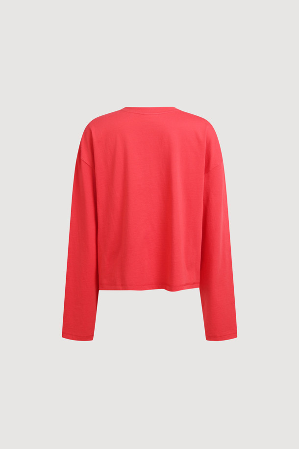 프릴 포인트 스탠다드 핏 롱 슬리브 티셔츠 (레드)는 여성용 티셔츠로, 봄, 가을에 캐주얼하게 즐겨 입기 좋습니다. 부드러운 면 소재에 얇은 두께감으로 편안한 착용감을 선사하며, 라운드넥과 긴 소매 기장으로 디자인되었습니다. 스탠다드 핏으로 어떤 스타일에도 잘 어울리며, 프릴 디테일이 여성스러운 무드를 더합니다. 16수 싱글 져지 원단과 메쉬 소재 믹스로 포인트를 주었으며, 데이트룩이나 봄 소풍룩에 매치하기 좋습니다. 진한 컬러 특성상 이염에 유의하여 착용하십시오.
