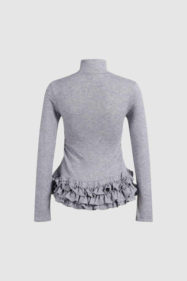 프릴 포인트 메탈 롱 슬리브 티셔츠 (그레이)는 여성스러운 무드와 캐주얼 스타일을 동시에 연출할 수 있는 티셔츠입니다. 부드러운 터틀넥 디자인에 슬림핏으로 제작되어 세련된 실루엣을 선사하며, 메탈 소재가 혼방되어 은은한 광택과 고급스러운 느낌을 더합니다. 봄, 가을, 겨울 세 계절 모두 활용 가능하며, 출근룩이나 모임룩 등 다양한 TPO에 매치하기 좋습니다. 무지 디자인에 프릴 디테일이 포인트로 더해져 클래식하면서도 미니멀한 스타일을 완성합니다. 긴 소매 기장으로 간절기에도 따뜻하게 착용할 수 있습니다.
