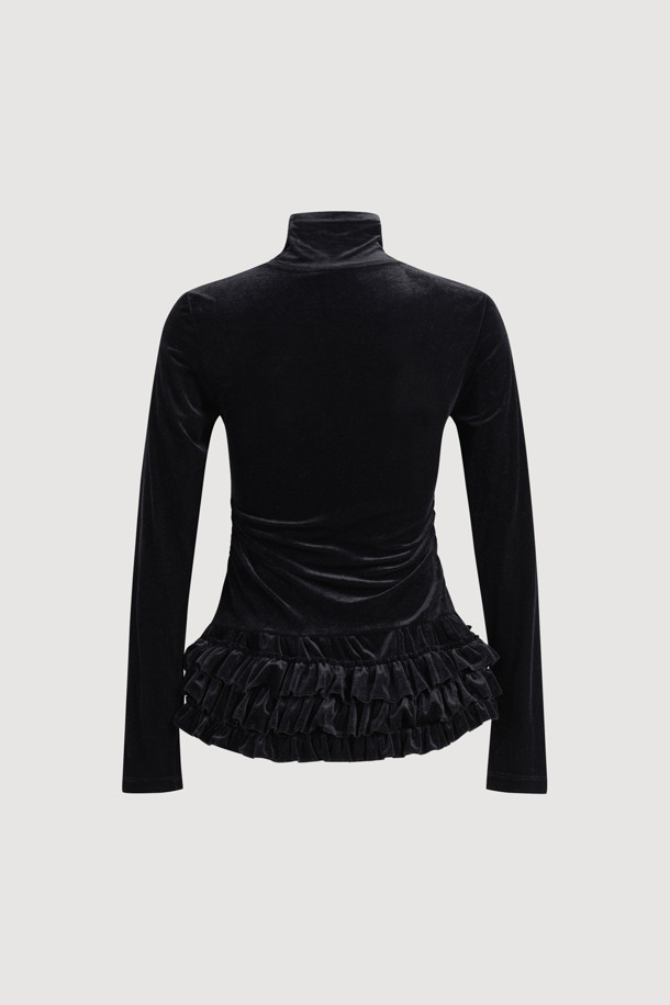 프릴 포인트 벨벳 긴소매 티셔츠(블랙)는 우아한 스타일을 연출하는 여성 티셔츠입니다. 부드러운 벨벳 소재에 슬림핏으로 제작되어 편안하면서도 세련된 실루엣을 선사합니다. 터틀넥 디자인과 밑단의 볼륨감, 프릴 디테일이 더해져 로맨틱하고 클래식한 무드를 강조합니다. 가을, 겨울 시즌에 데이트룩, 모임룩, 연말 모임룩 등 다양한 TPO에 활용하기 좋습니다. 신축성이 좋아 활동성 또한 보장하며, 블랙 컬러로 어떤 하의와도 쉽게 매치할 수 있습니다.
